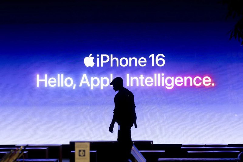 最早今年 5 月，古尔曼称苹果计划不晚于年中引入国行 Apple Intelligence彭博社记者马克・古尔曼今日发文称，苹果公司正加速推动将其 AI 功能引入中国，计划在今年中期完成这一目标，这一复杂任务不仅涉及软件调整，还需要深度依赖本地合作伙伴