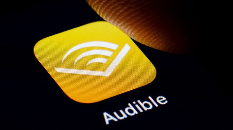 📚 Audible 推出 AI 语音复制功能，为有声书朗读员提供新选择Audible 即将推出新功能，邀请在美国的精选朗读员创建其声音的 AI 生成复制品，以丰富其有声书产品